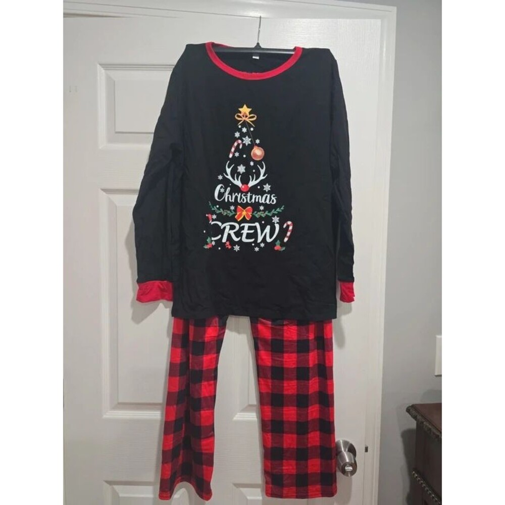 Christmas Crew Pajama Set – Men’s Small – New